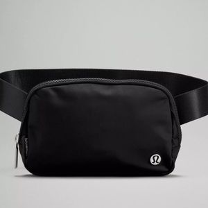 NWT lululemon Everywhere Belt Bag in black